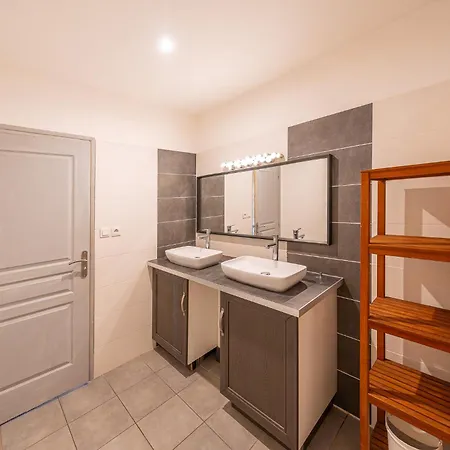 Le Pressoir Apartment Vias